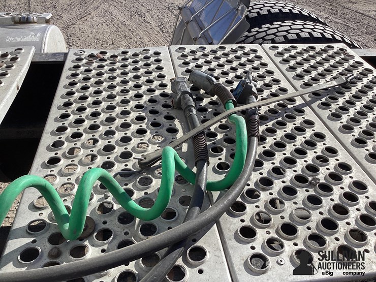 2011-kenworth-t800-image-19