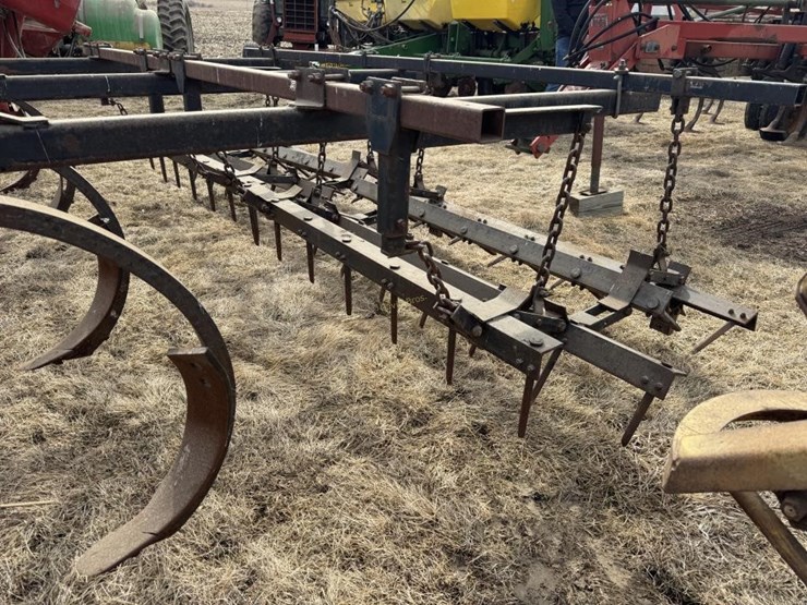 brillion-9-shank-chisel-plow-image-13