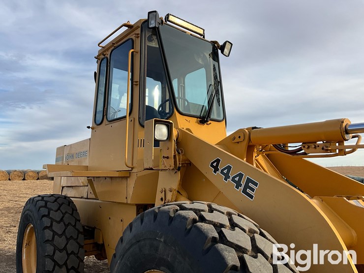 1992-deere-444e-image-10