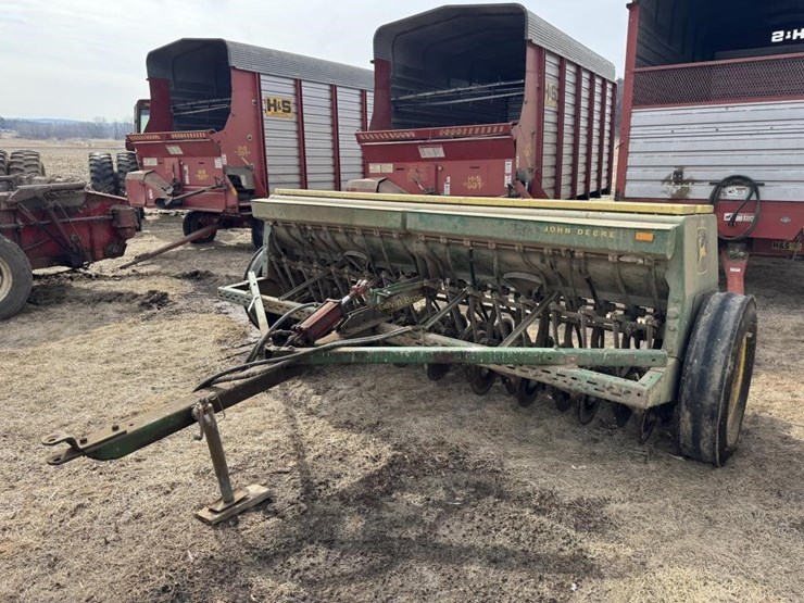 john-deere-300-image-8