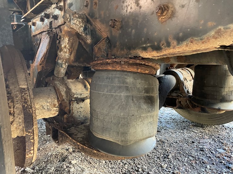 1993-mack-dm690s-image-32