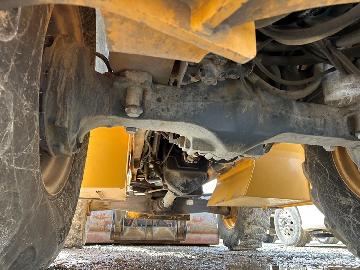 2012-volvo-bl70b-image-69