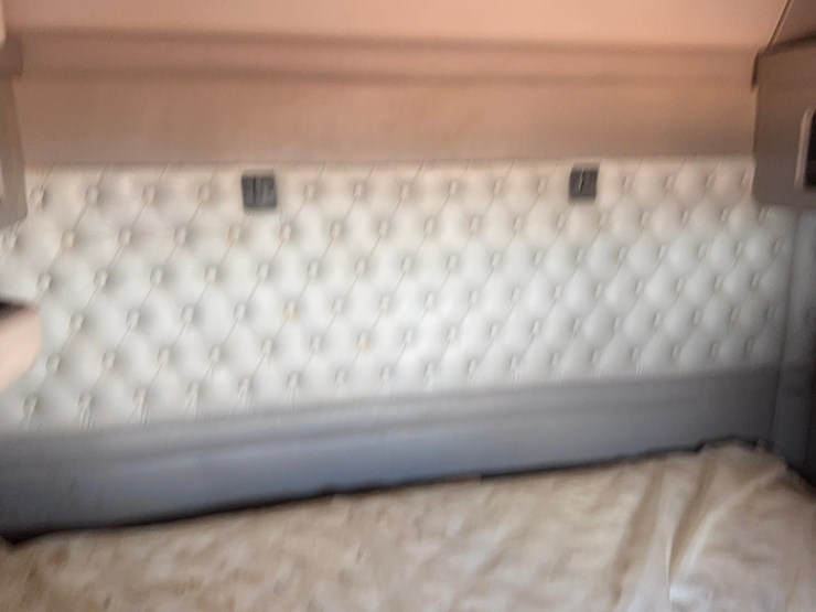 2004-kenworth-w900-image-46