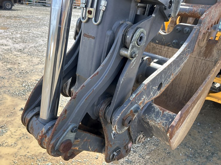 2012-volvo-bl70b-image-54