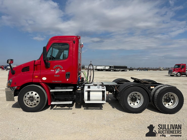 2015-freightliner-cascadia-113-image-8