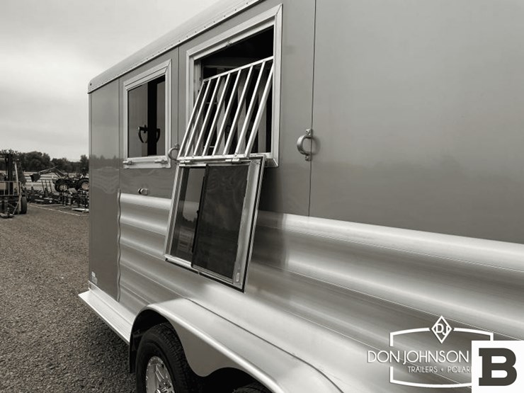 2024-featherlite-9400-72pt-2-h-horse-trailer-image-12