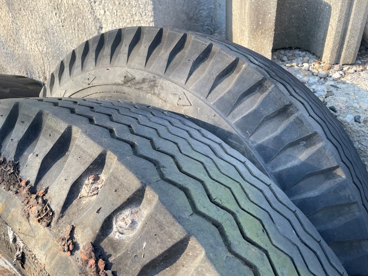 #6030-•-(4)-tires-on-dayton-rims-image-4