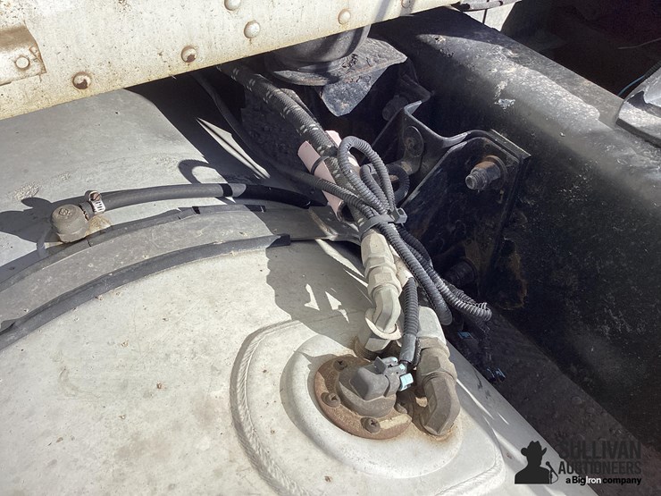 2011-kenworth-t800-image-16