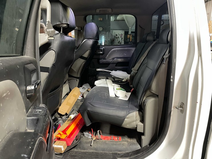 2015-chevrolet-silverado-2500hd-image-18