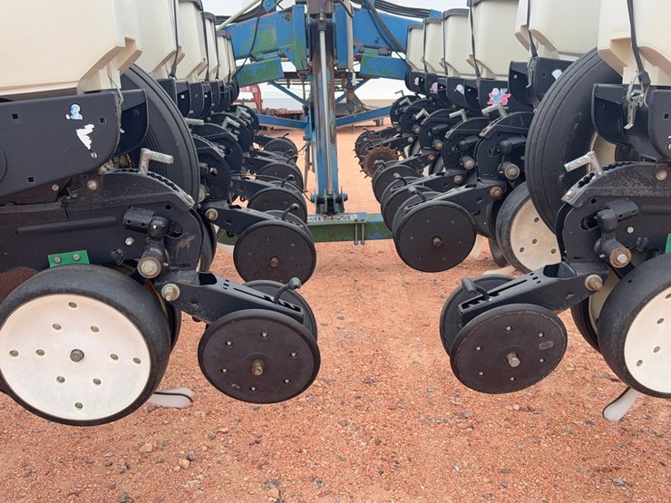 kinze-corn-planter-image-9