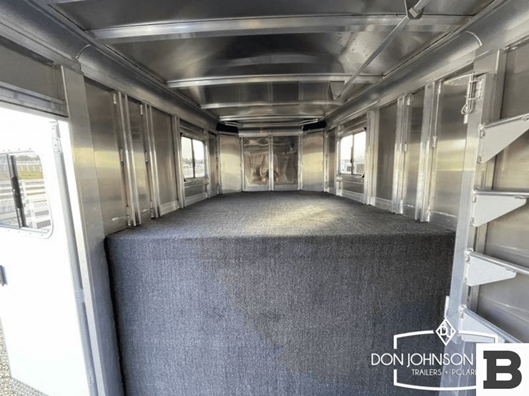 2024-featherlite-9600-7450-4-h-gooseneck-horse-trailer-image-21