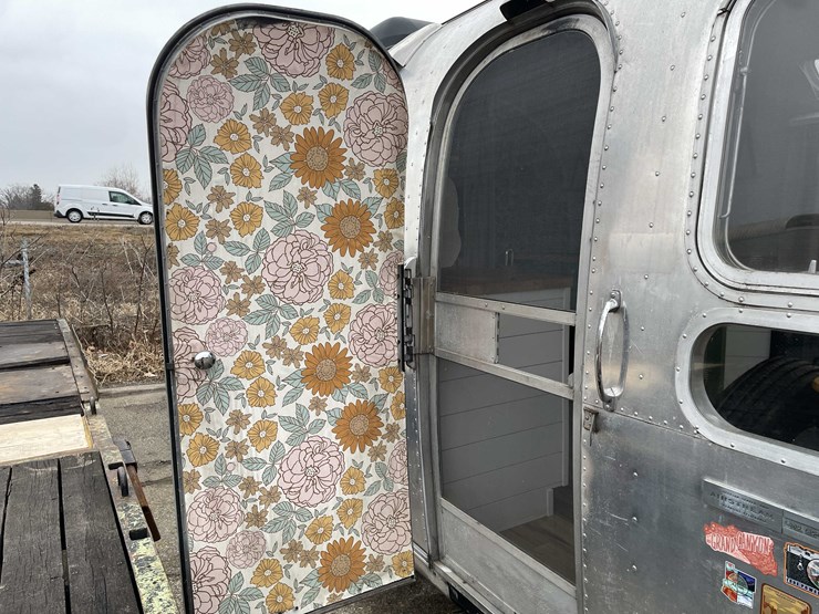 #1435-•-1978-airstream-land-yacht-31'---fully-remodeled,-road-ready-(has-wi-title)-(of)-image-2