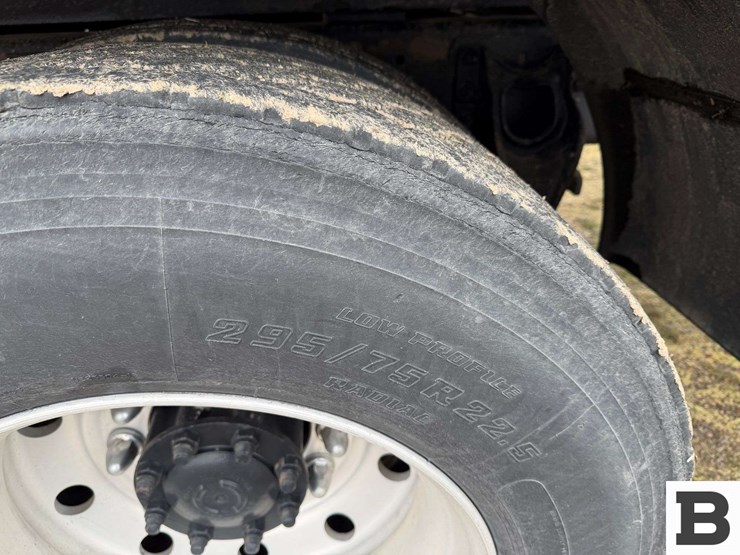 2001-international-9200-image-40