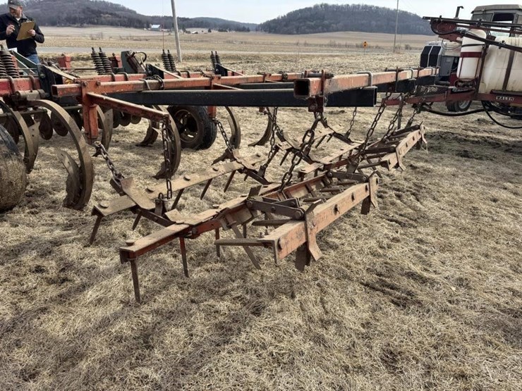 brillion-7-shank-chisel-plow-image-12