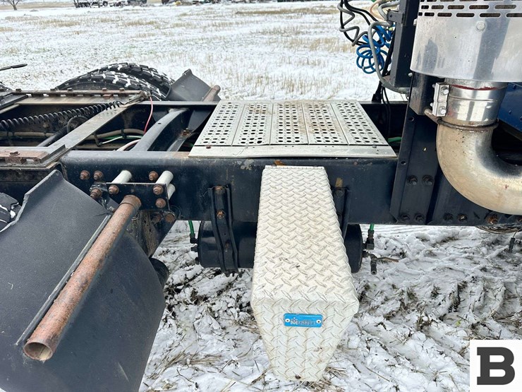 1999-freightliner-fld120-image-68