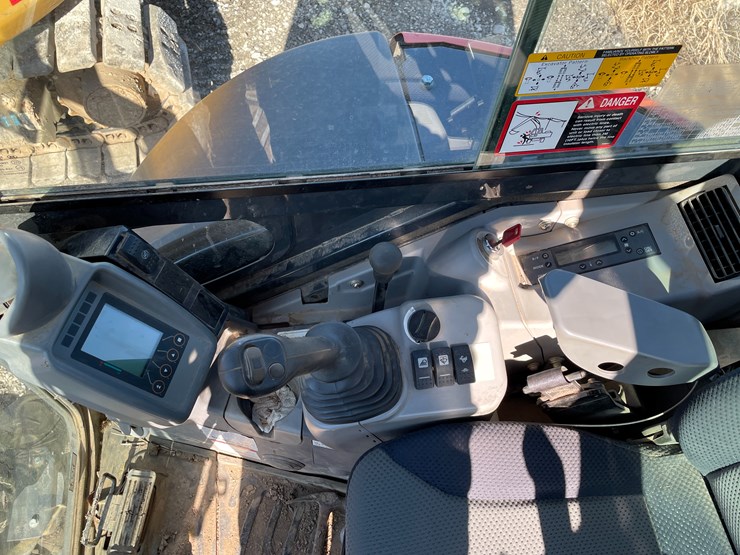 hitachi-zx30u-image-39