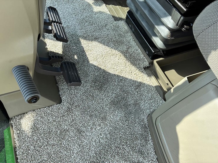 2023-john-deere-8rx-370-image-77