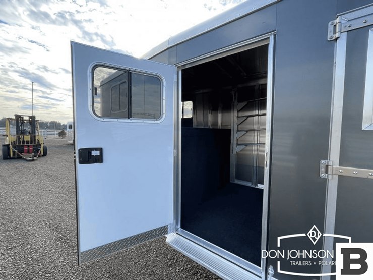 2024-featherlite-9600-7450-4-h-gooseneck-horse-trailer-image-22