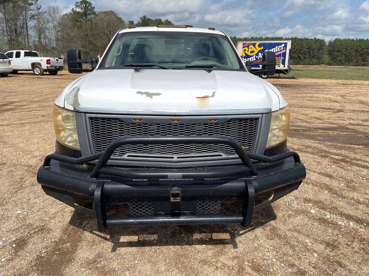 2010-chevrolet-silverado-3500-image-5
