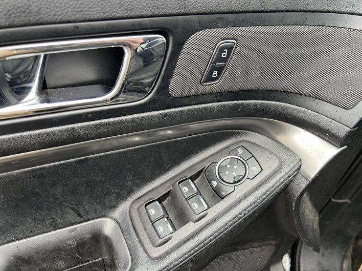 2018-ford-explorer-image-24