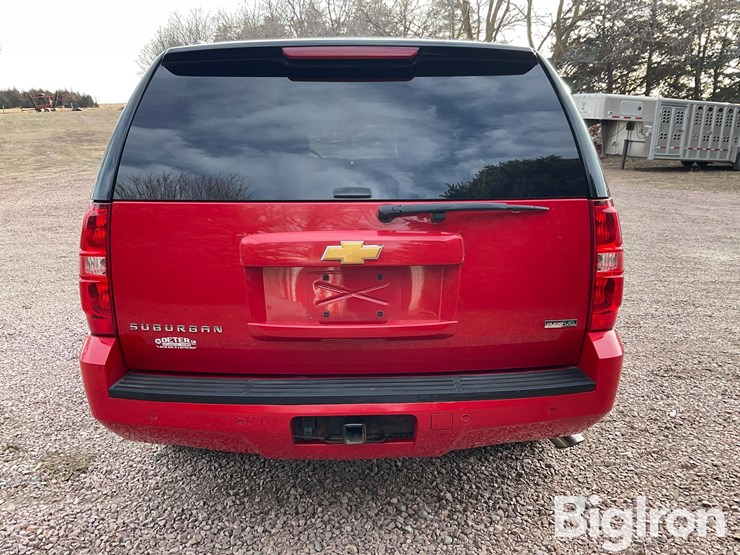 2012-chevrolet-suburban-1500-image-6