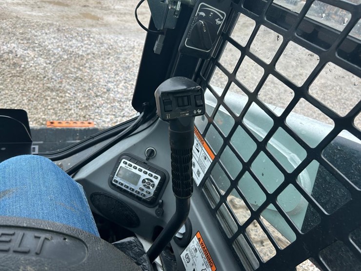 2023-bobcat-s740-image-28