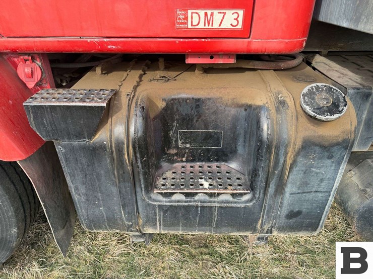 1985-international-s2300-image-25