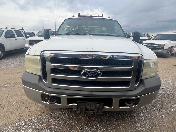 ford-f350-xlt-image-2