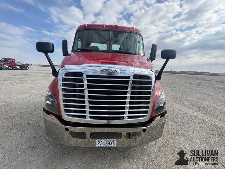 2015-freightliner-cascadia-113-image-16