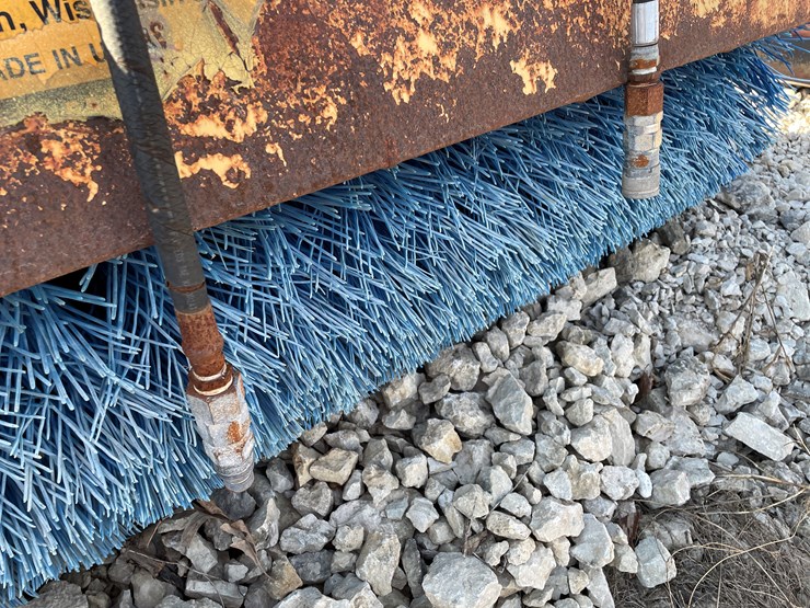 #6099-•-universal-mount-6'-mb-sweeper-image-4