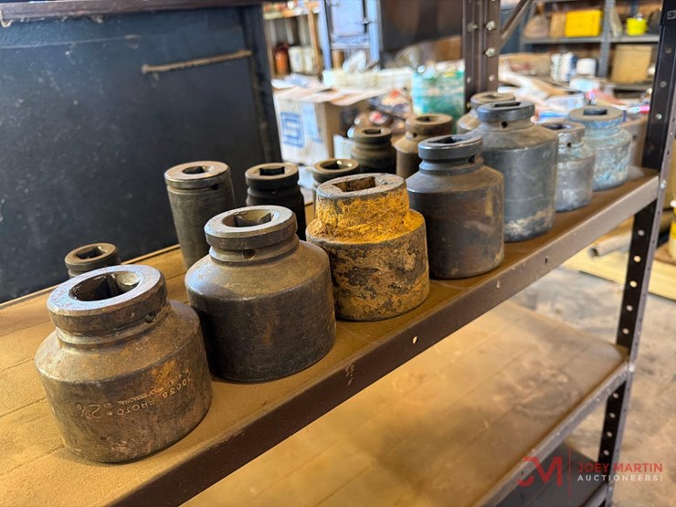 contents-of-shelf:-various-size-1/2"---1"-drive-sockets-image-2