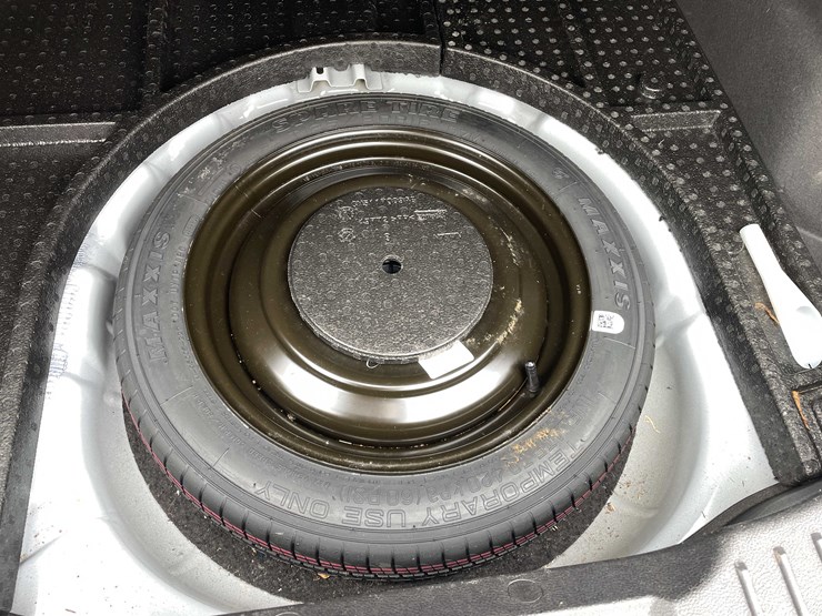 #1428-•-2015-white-ford-focus-se-sedan-(has-wi-title)-image-51