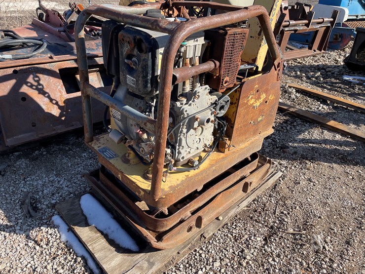 #6103-•-vibromax-at-45-heavy-duty-plate-compactor-image-2