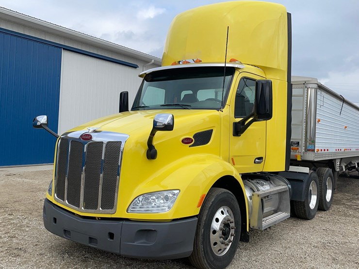 2017-peterbilt-579-image-1