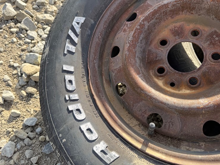 #5035-•-lot-of-(3)-miscellaneous-tires-inv#-5035-image-11