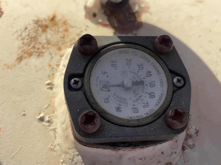 anhydrous-tank-with-trailer-image-11