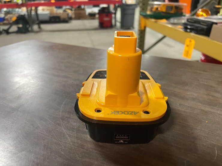 #2294-•-dewalt-18-volt-to-20-volt-battery-adapter-(pr11)-image-3