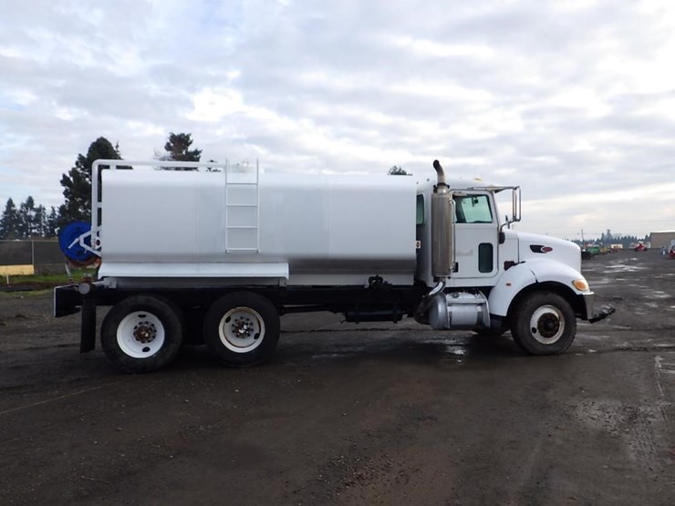 2007-peterbilt-335-image-3