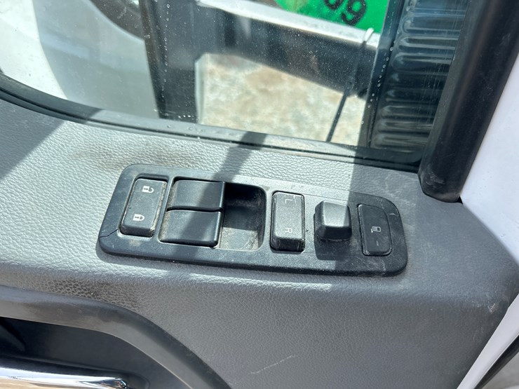 2017-kenworth-t680-image-92