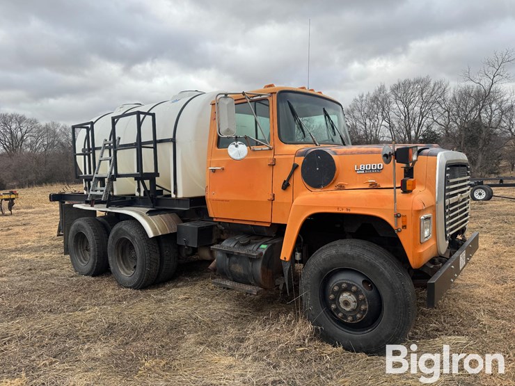1990-ford-lt8000-image-3