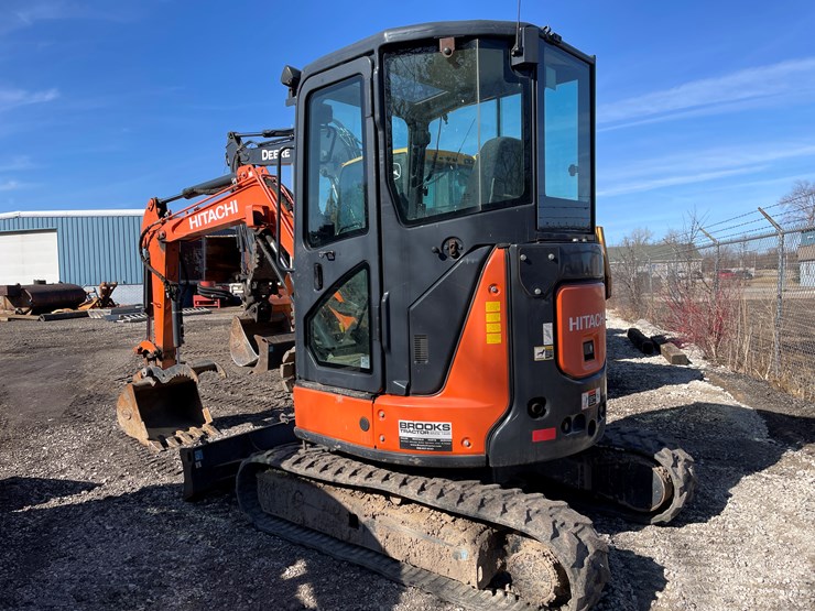 hitachi-zx30u-image-6