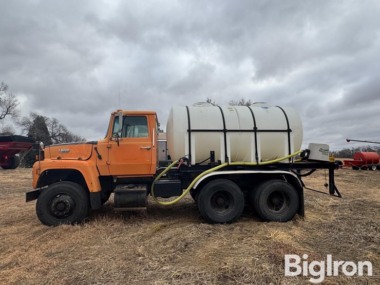 1990-ford-lt8000-image-8