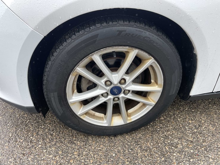 #1428-•-2015-white-ford-focus-se-sedan-(has-wi-title)-image-59
