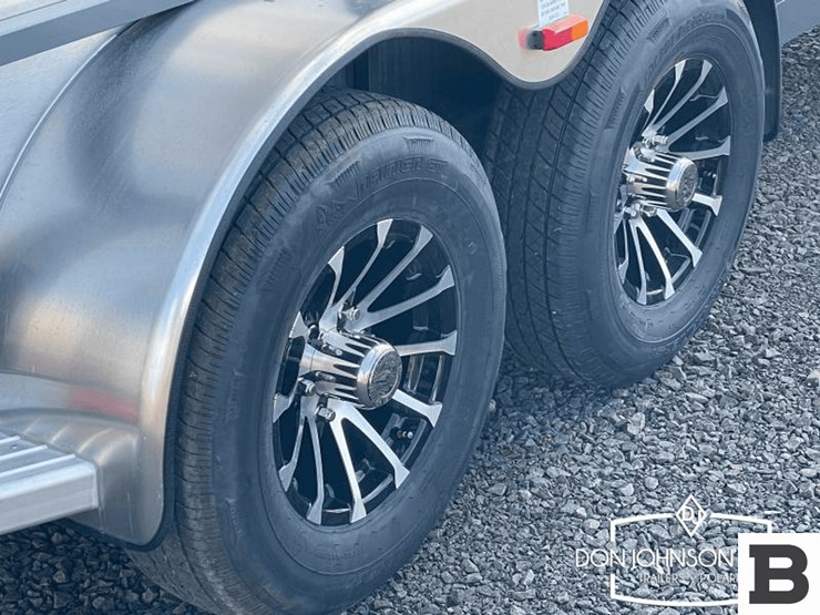 2024-c&b-maverick-2-h-gooseneck-horse-trailer-image-13