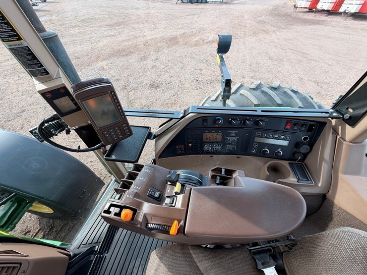 john-deere-8110-image-23