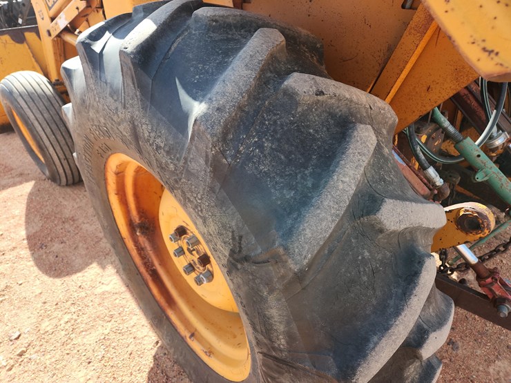 case-380-roadrunner-tractor-with-case-436-loader-image-24