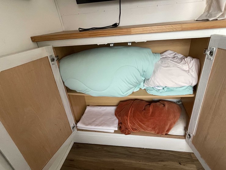 #1435-•-1978-airstream-land-yacht-31'---fully-remodeled,-road-ready-(has-wi-title)-(of)-image-36