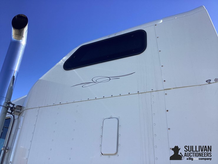 2005-kenworth-w900l-image-11