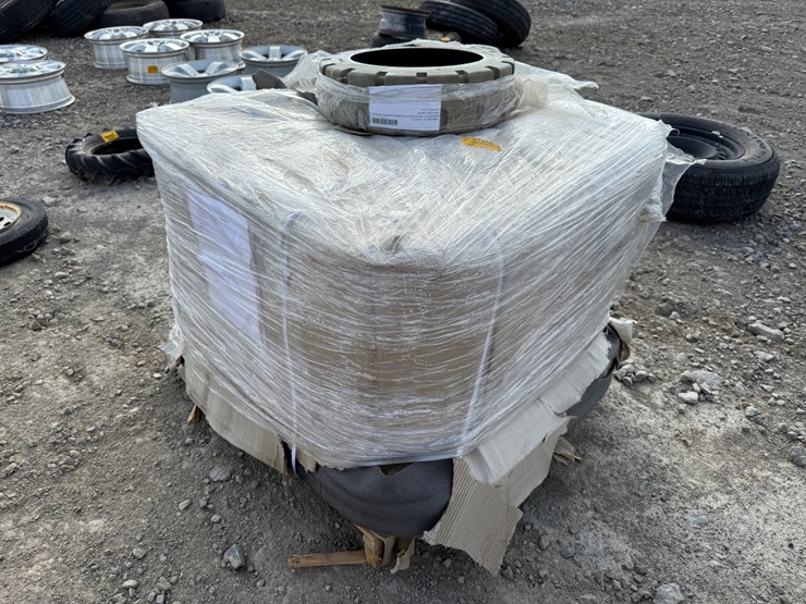 #37445-•-unused-18x15-mud-buggy-tires-inv#-37445-image-1