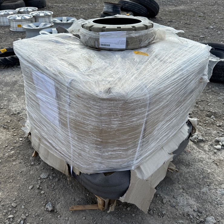 #37445 • Unused 18x15 Mud Buggy Tires Inv# 37445